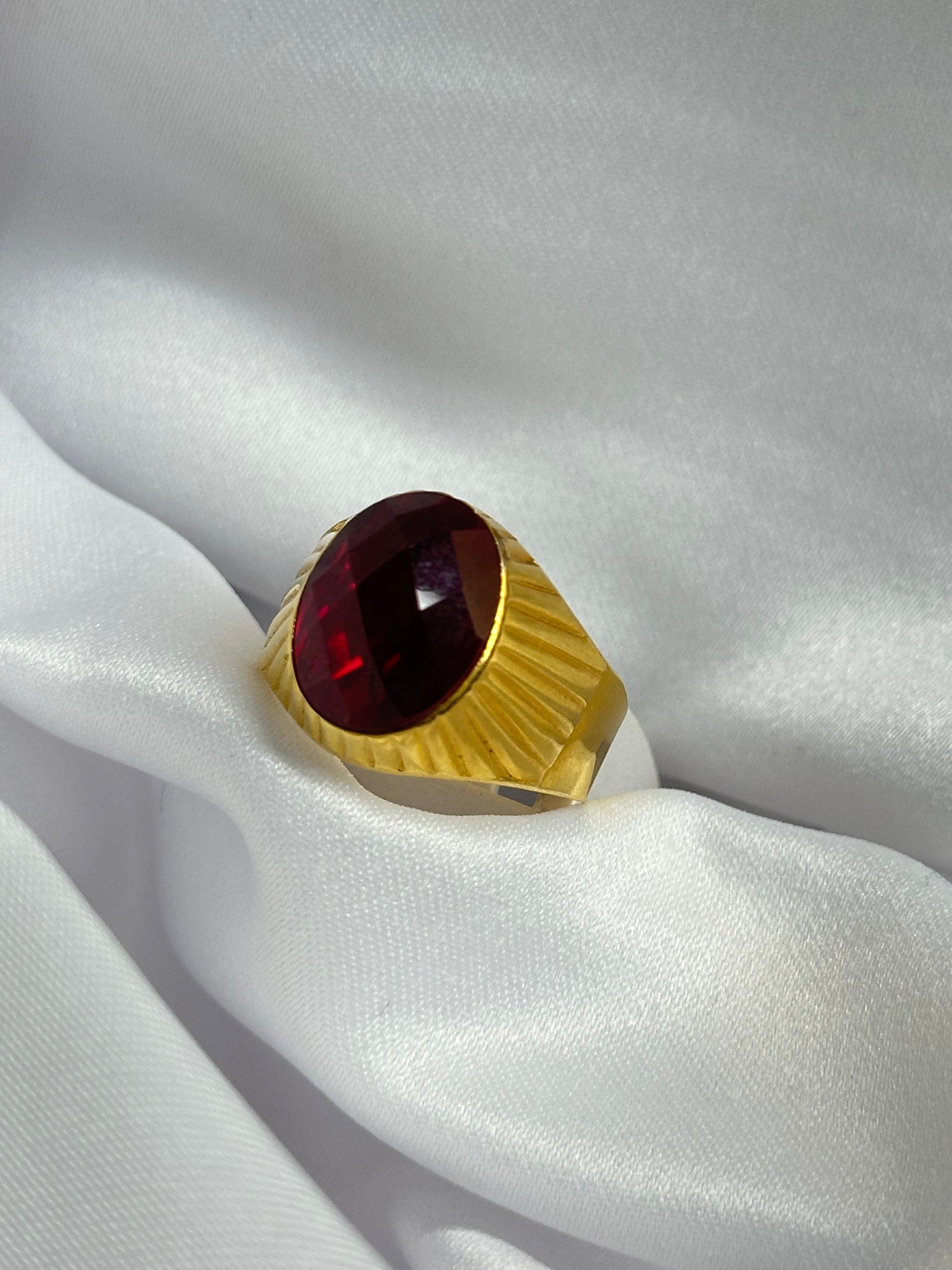 Chevalière pierre rouge / 6,52g