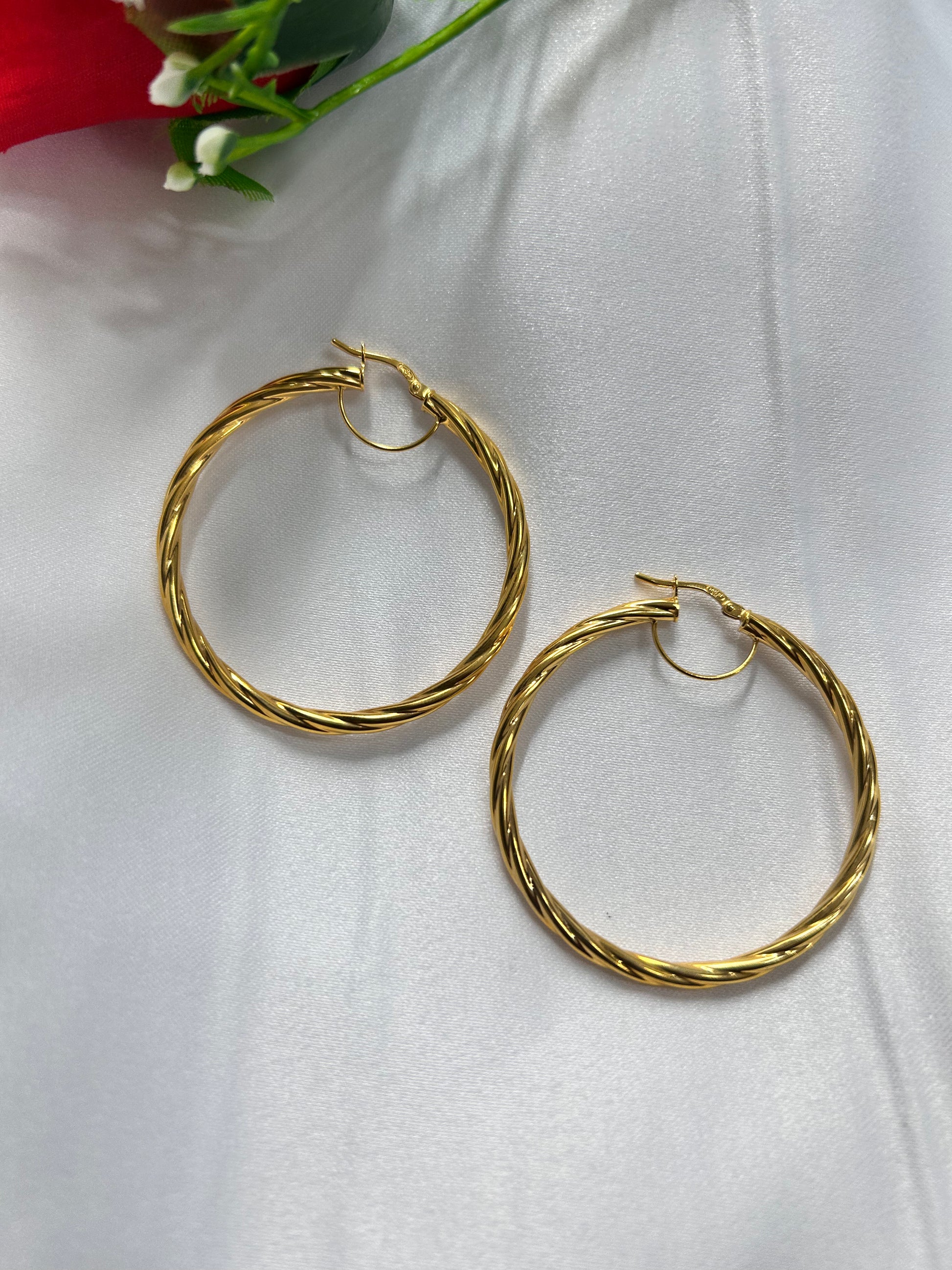 Boucle d'oreille créole en torsadée