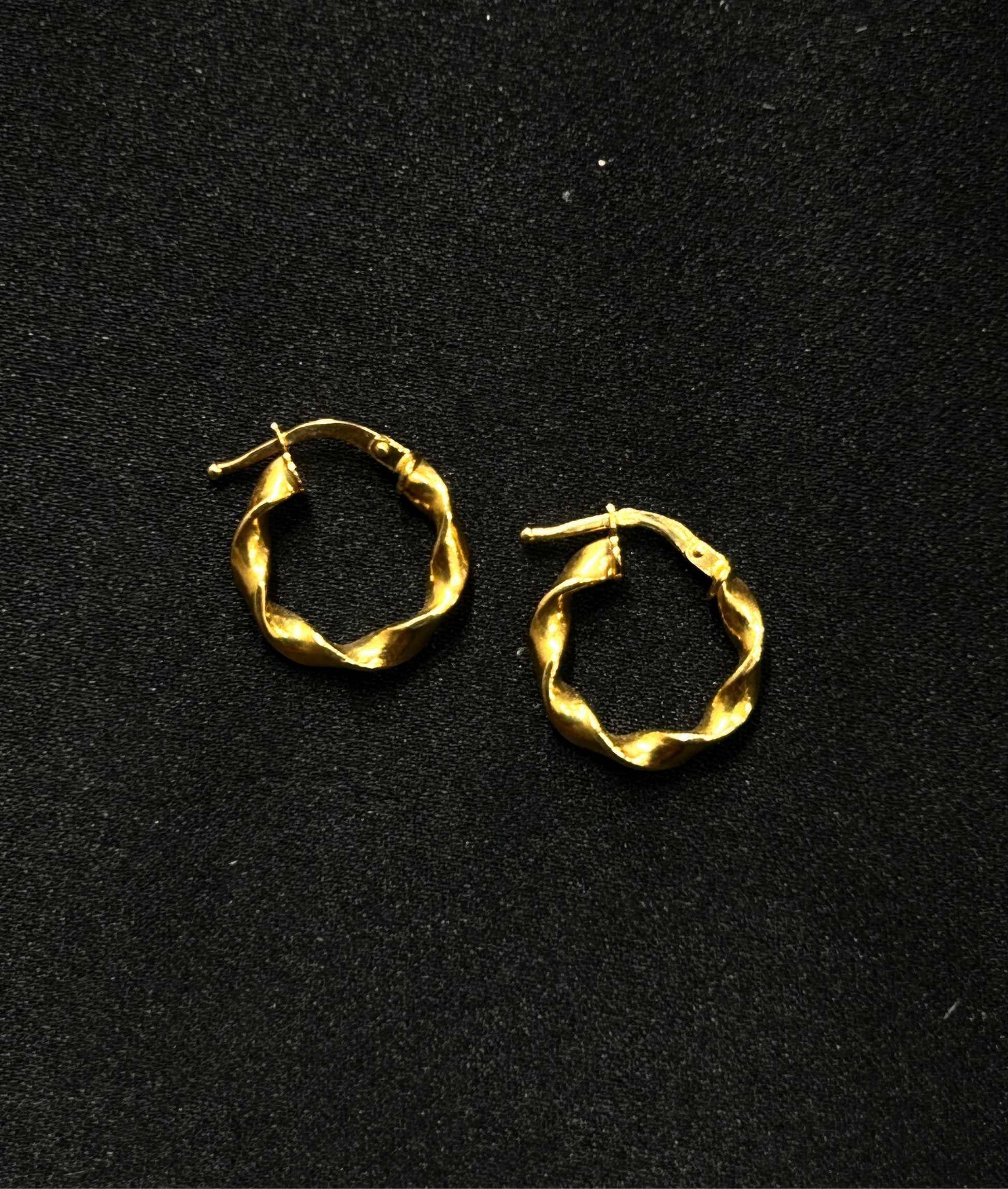 Boucle d'oreille créole en torsadée