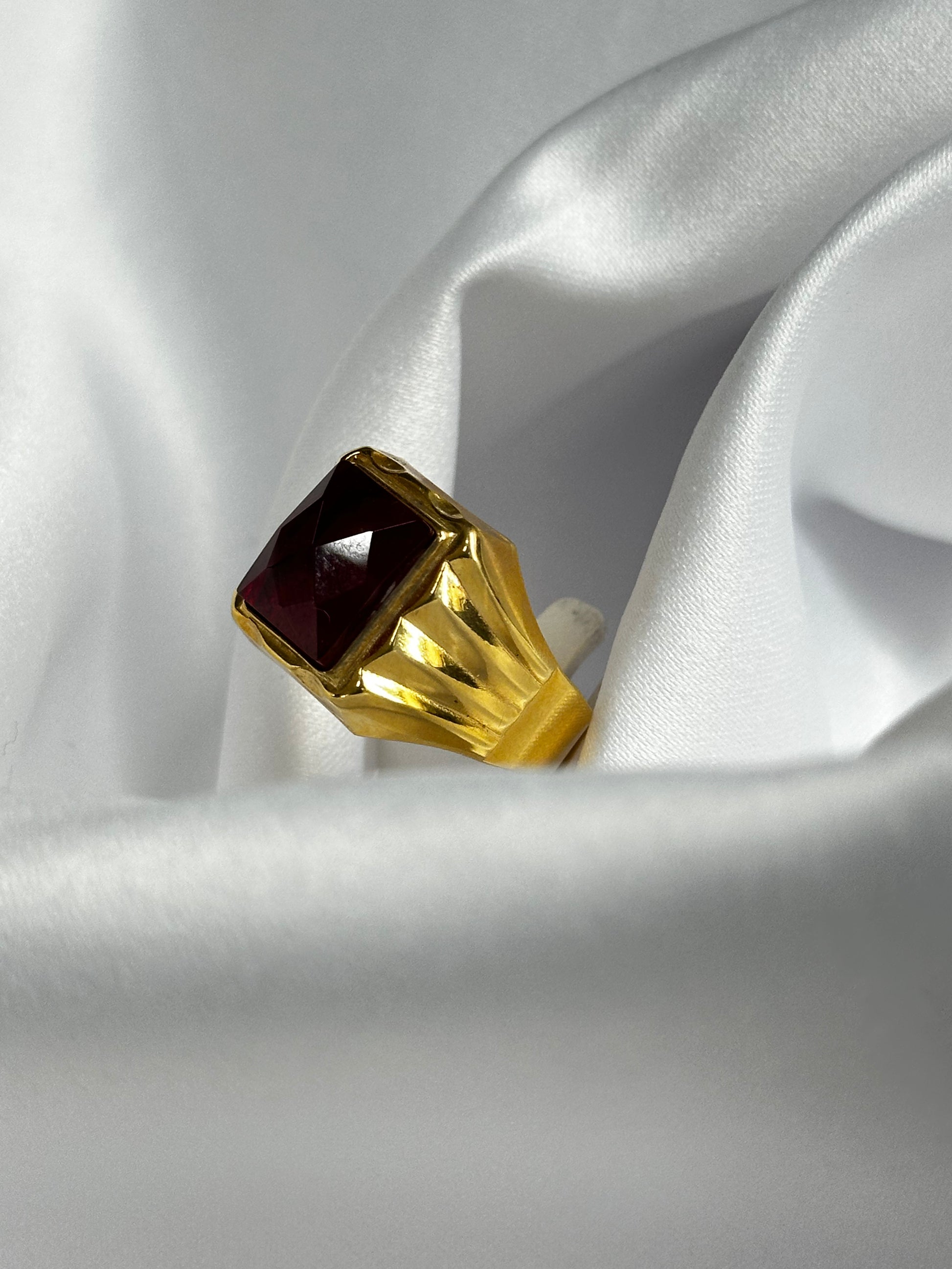Chevalière à pierre rouge / 6.90g