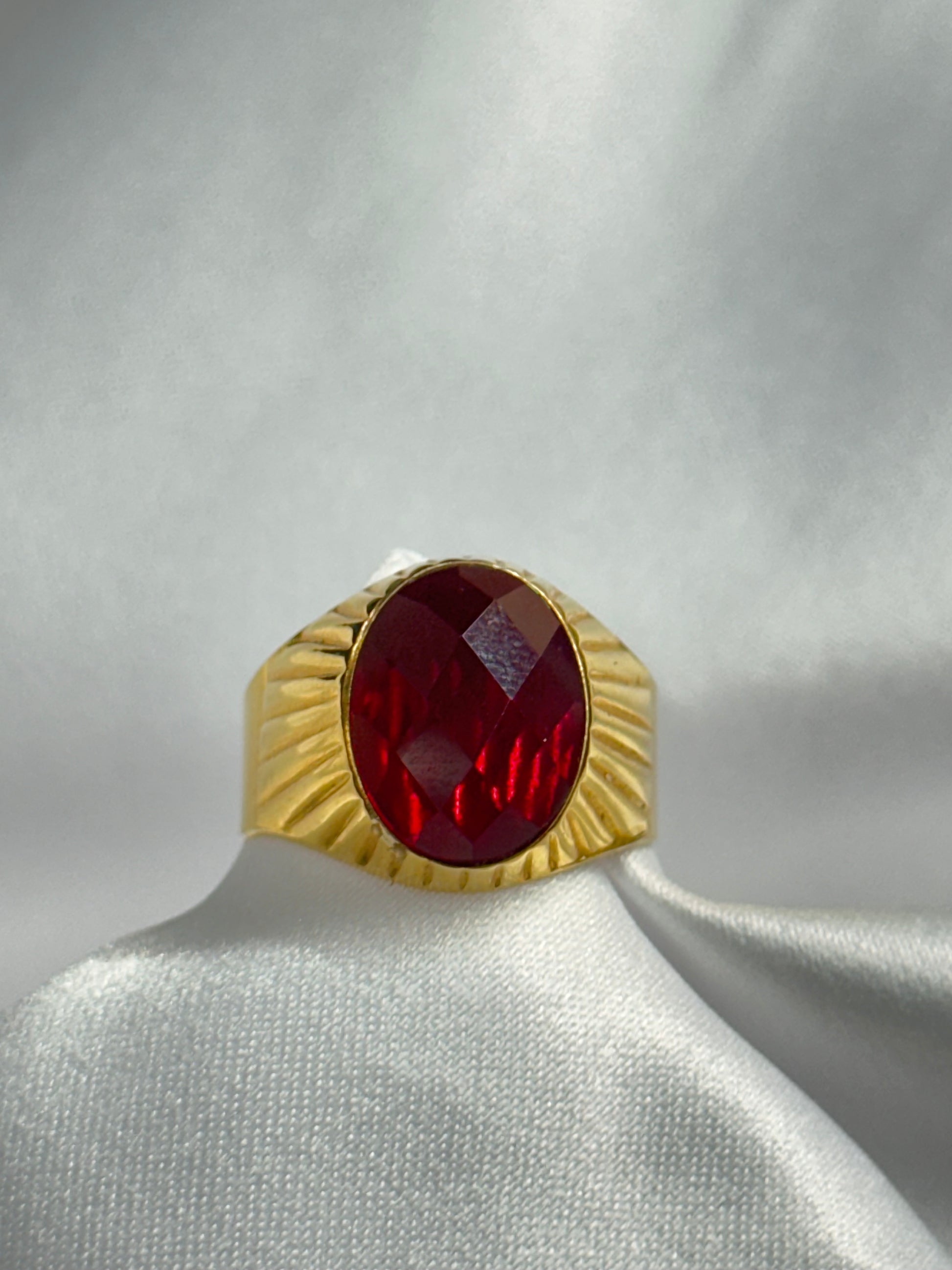 Chevalière pierre rouge / 6,52g