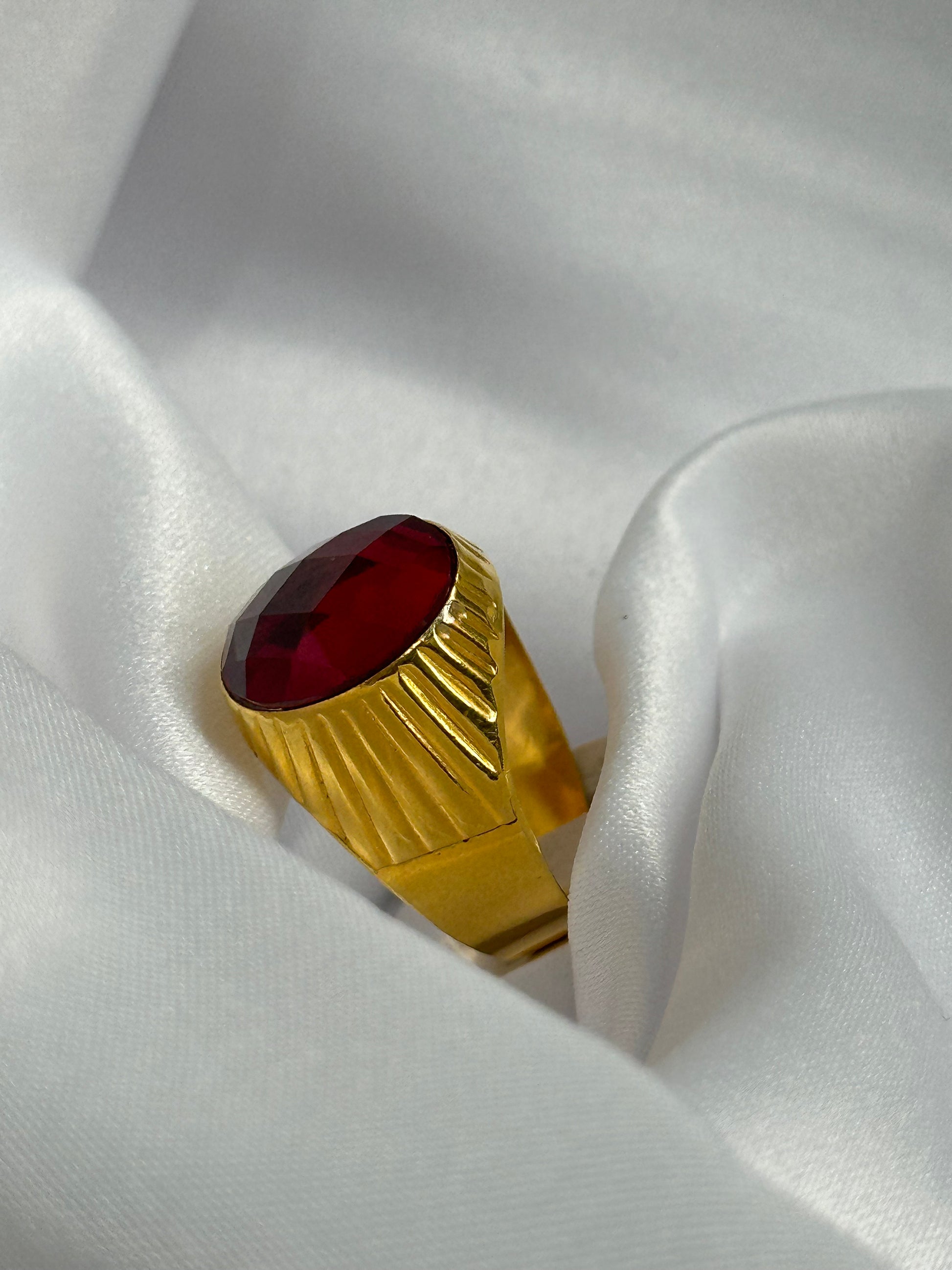 Chevalière pierre rouge / 6,52g