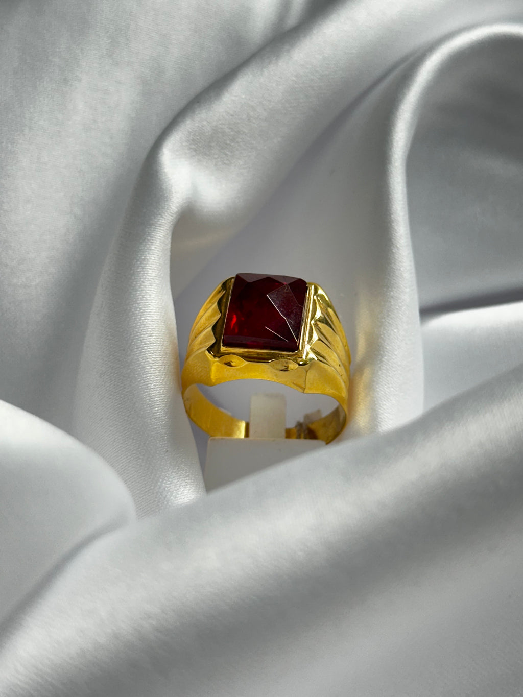 Chevalière à pierre rouge / 6.90g