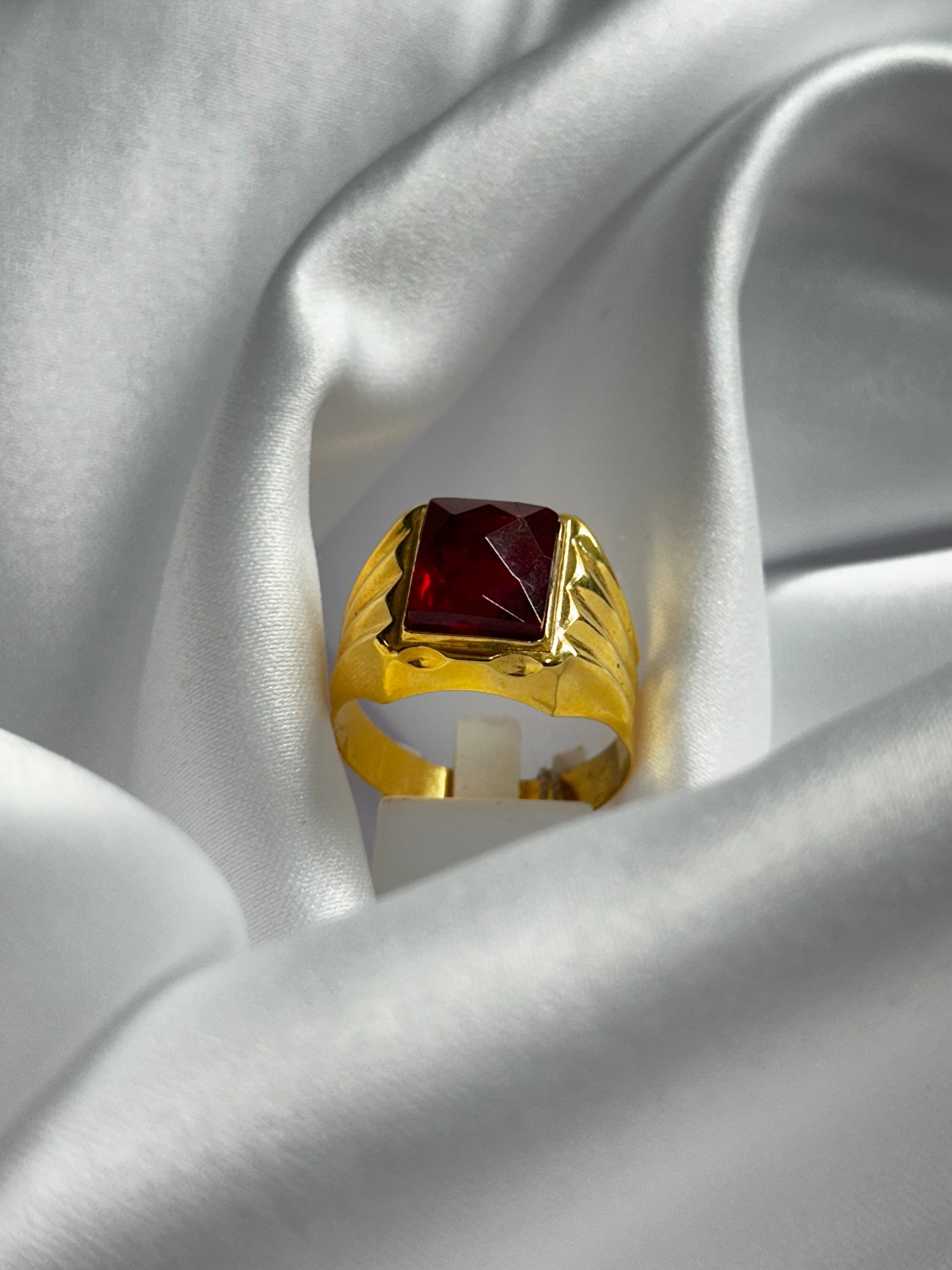 Chevalière à pierre rouge / 6.90g