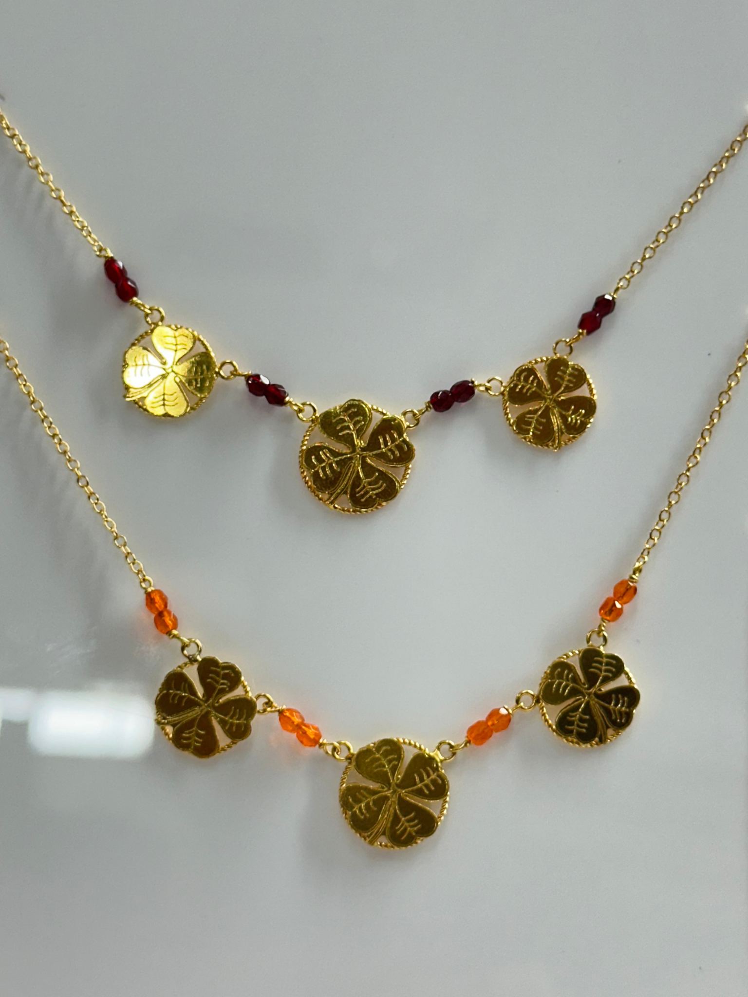 Collier à 3 trèfles avec le cercle /45 cm de longueur
