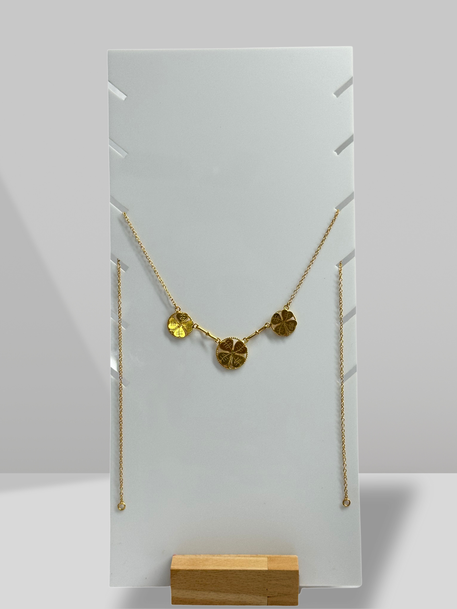 Collier à 3 trèfles avec le cercle /45 cm de longueur