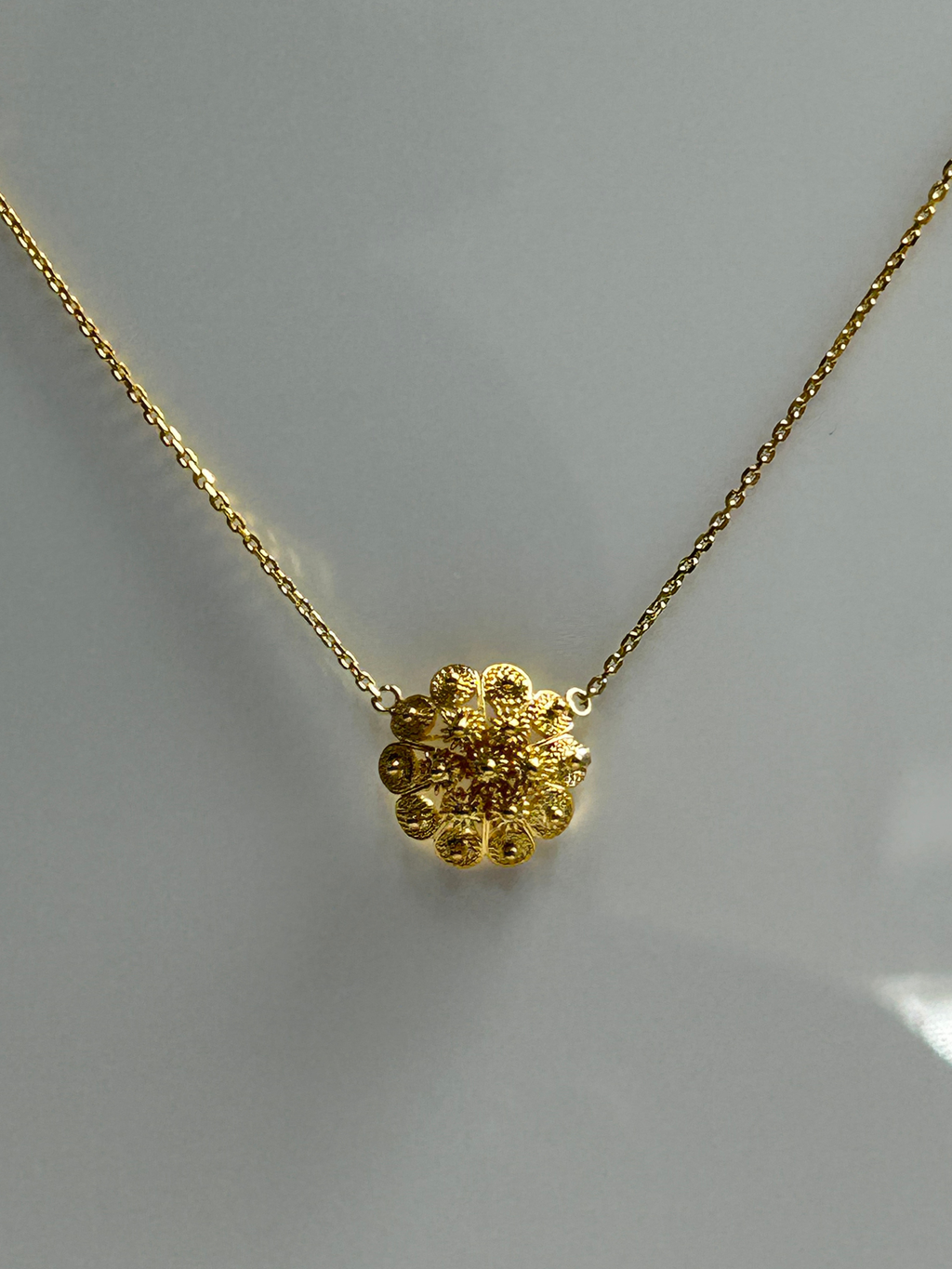 Collier choux en filigrane / 45 cm de longueur