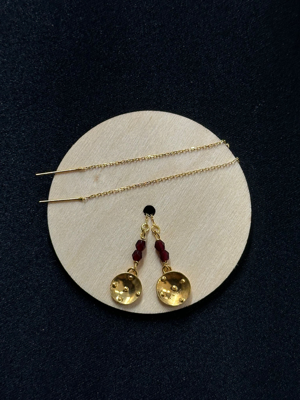 Pendante bâtée à grenat / Longueur : 12 cm