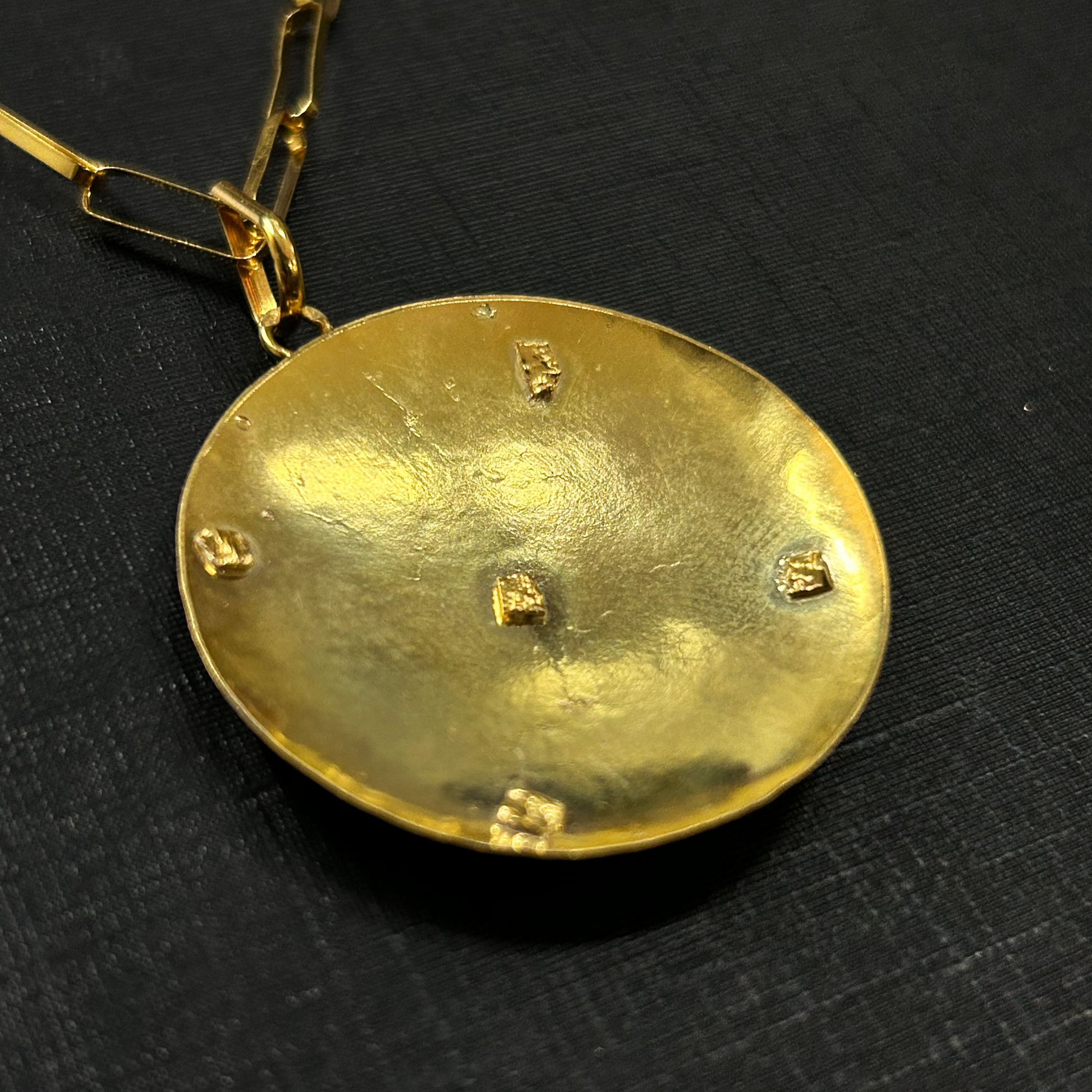 Pendentif bâté