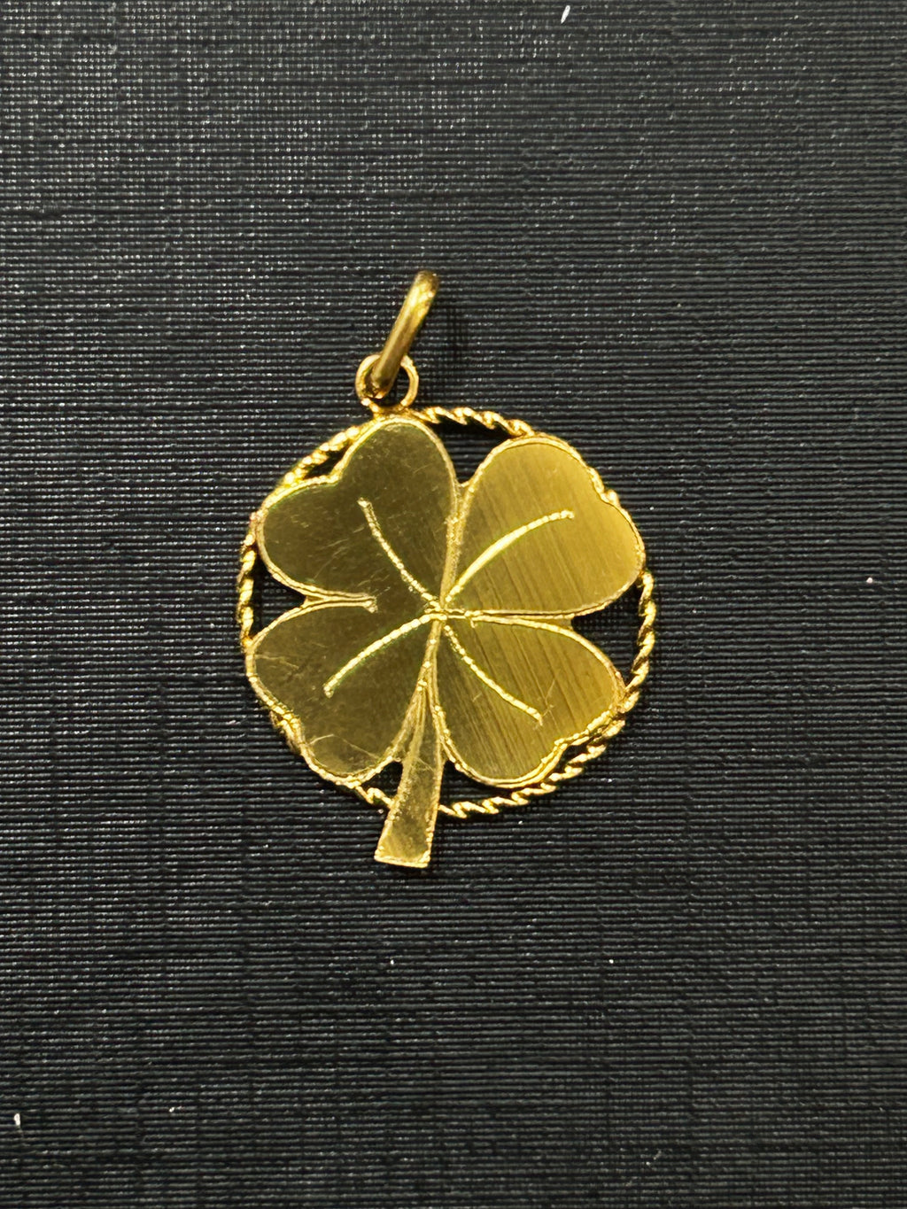 Pendentif trèfle